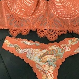 Victoria's Secret set 36d medium panty Make Offer!